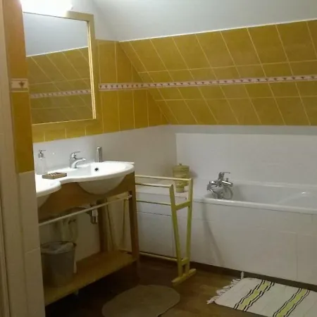 Hébergement de vacances Cuvilly, 4 Pièces, 6 Personnes - Fr-1-526-21